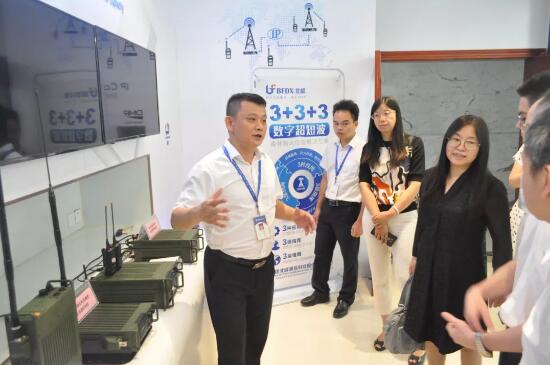 國(guó)家工信部無(wú)線電管理局、福建省工信廳等領(lǐng)導(dǎo)一行蒞臨北峰通信參觀指導(dǎo)